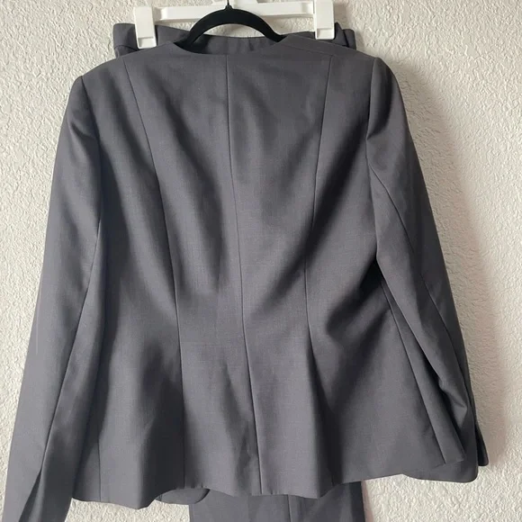 Calvin Klein 2-piece suit - Picture 4 of 8